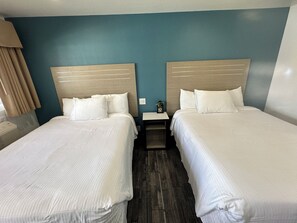 Standard Room, 2 Queen Beds - Town and Country Inn (Santa Barbara)