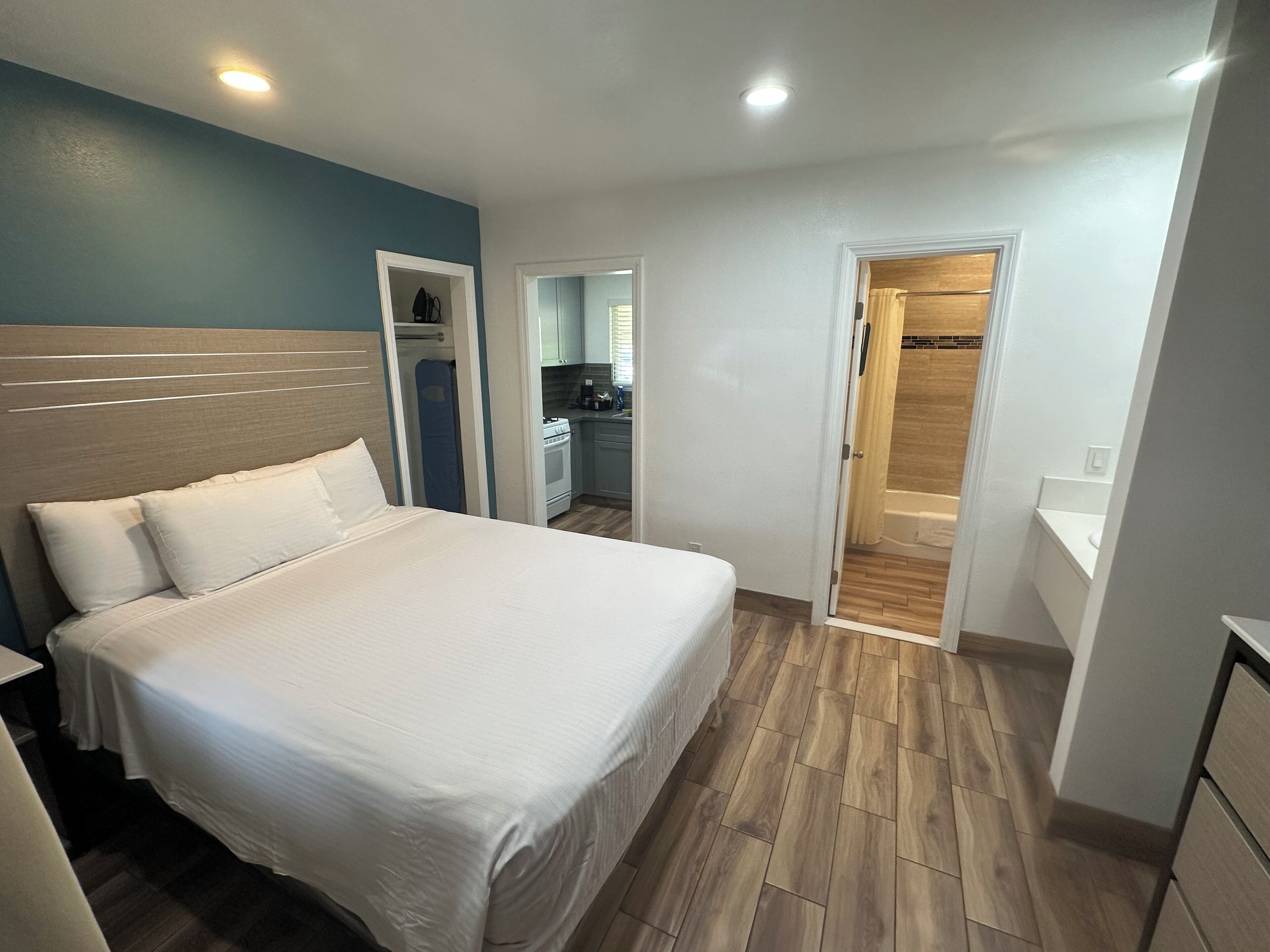 Desk, iron/ironing board, free WiFi, bed sheets