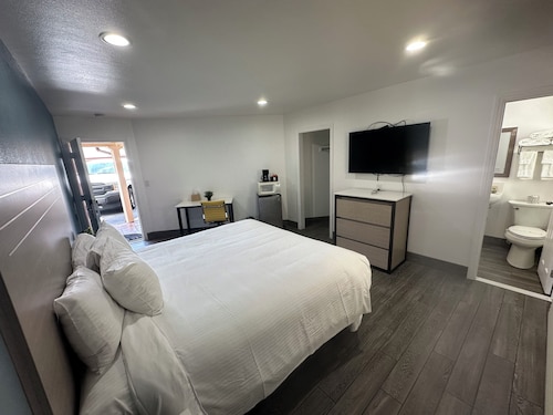 Town and Country Inn