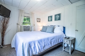 Private Romantic Couple Luxury Cottage, 1 Bedroom, Kitchen | 4 bedrooms, premium bedding, down comforters, pillowtop beds