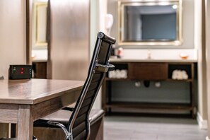 Chambre Deluxe | Fer et planche à repasser, Wi-Fi gratuit, draps fournis