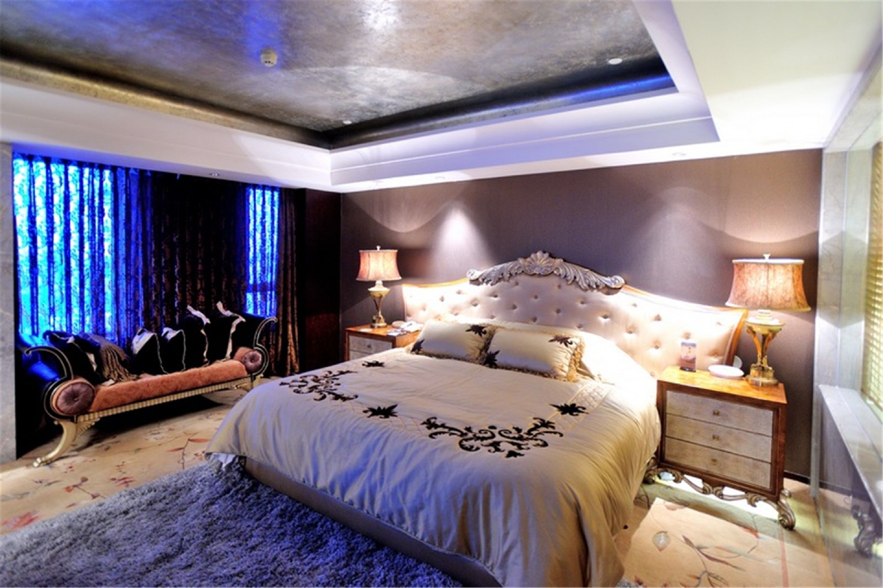 premium bedding, down duvets, free minibar items, in-room safe