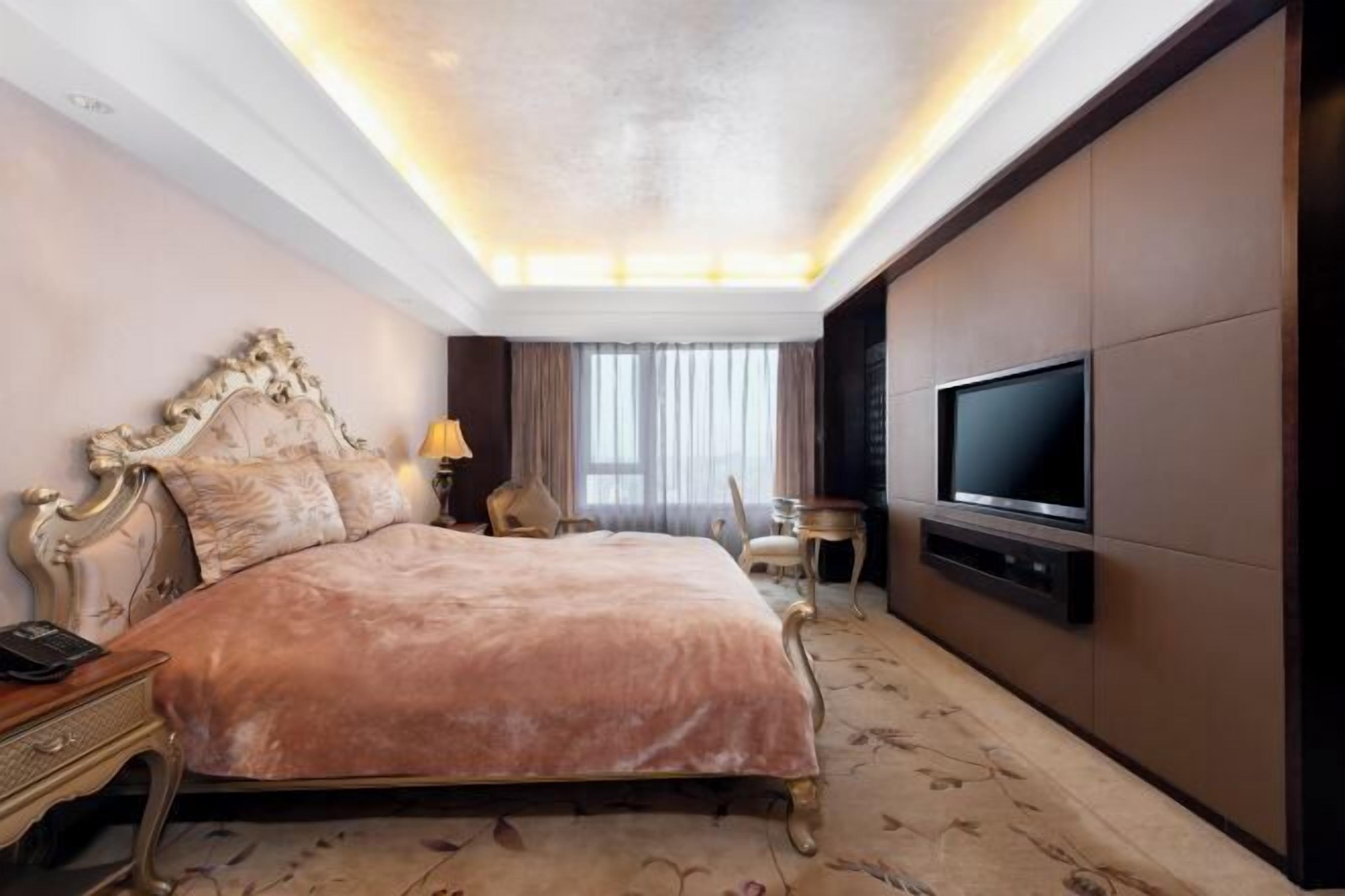 Premium bedding, down comforters, free minibar items, in-room safe