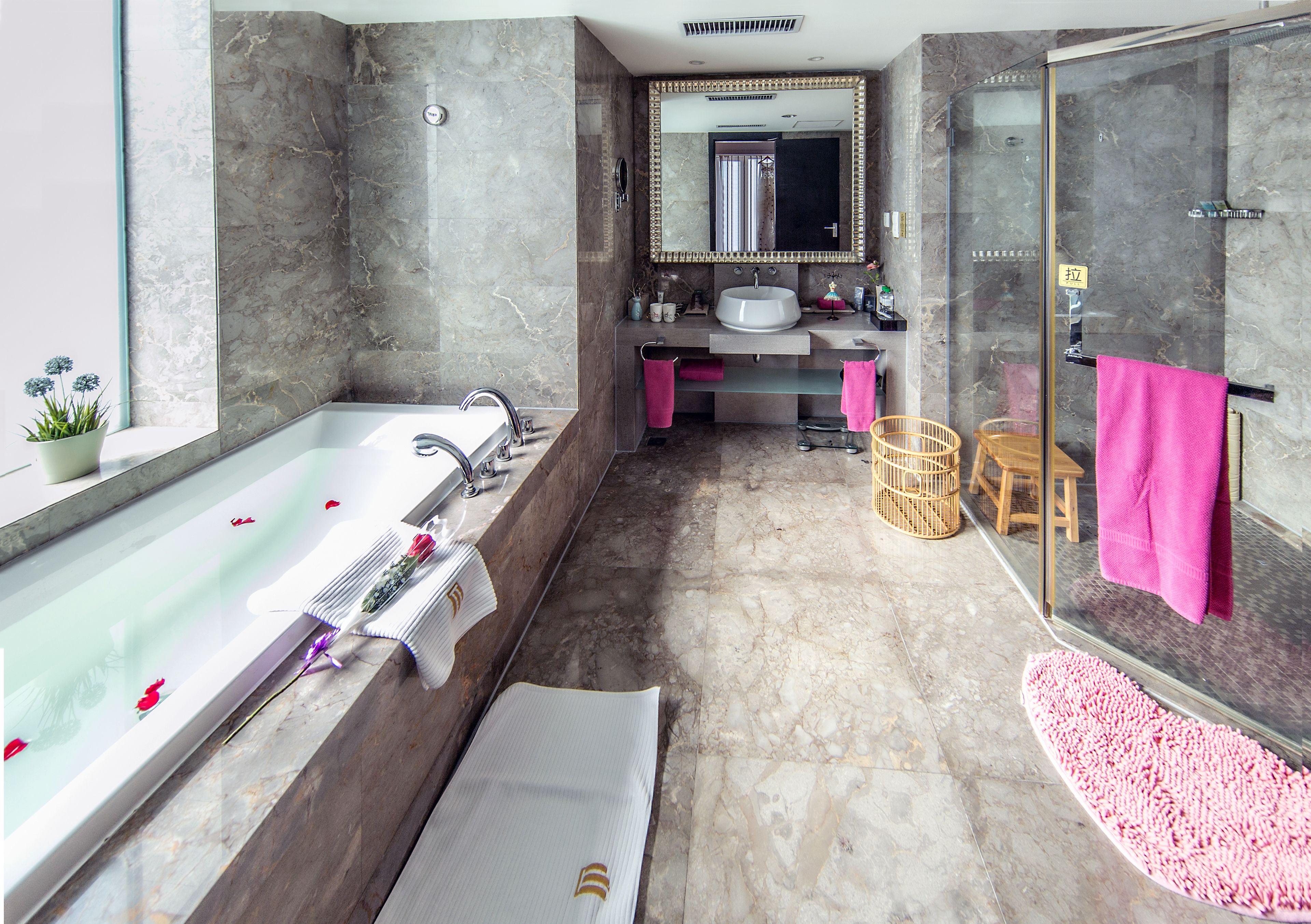 separate bathtub and shower, rainfall showerhead, free toiletries