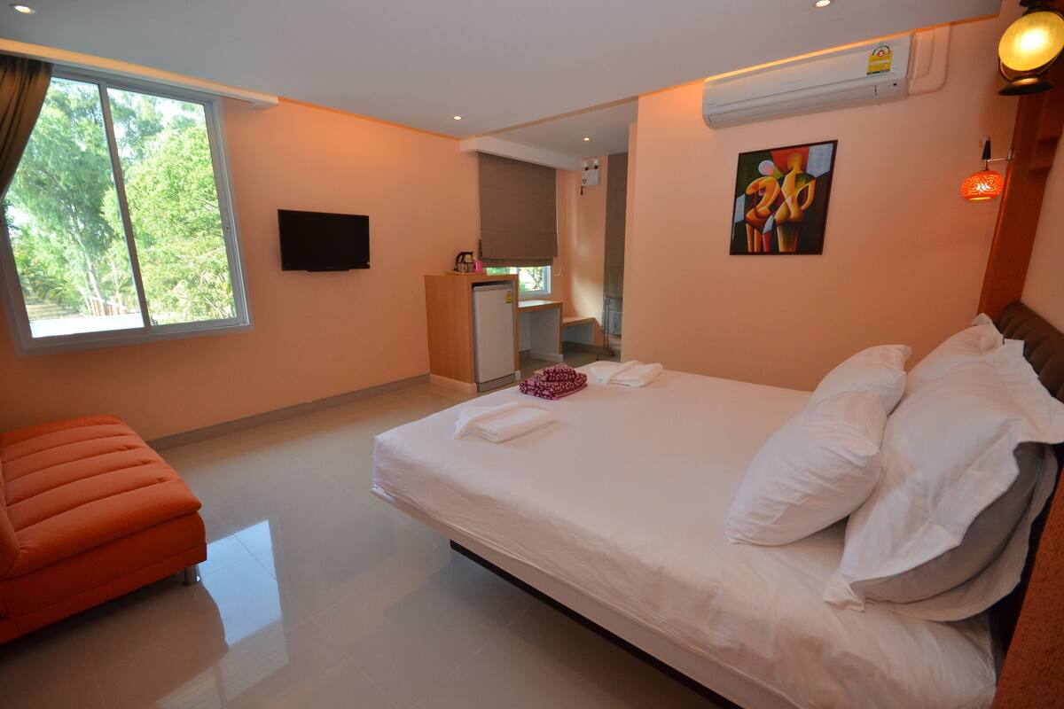 deluxe room | 1 bedroom, desk, blackout curtains, free wifi