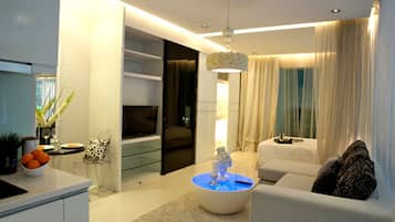 Két bảo mật tại phòng, trang bị nội thất với thiết kế riêng biệt, bàn