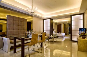 Safe på rommet, individuelt innredet, skrivebord og strykejern/-brett