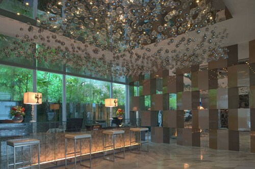 Damas Suites & Residences