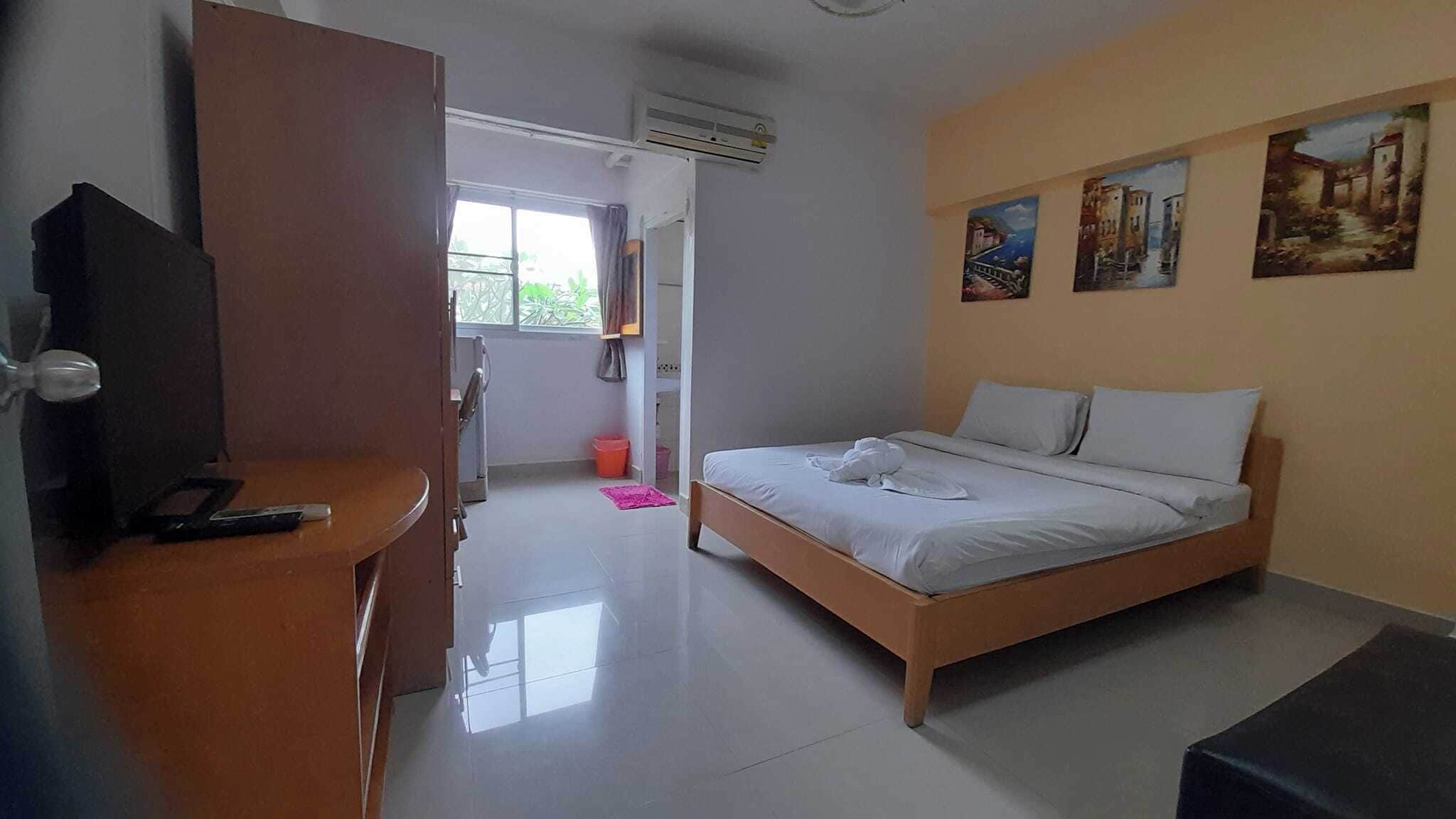 standard double room | rollaway beds, free wifi, bed sheets