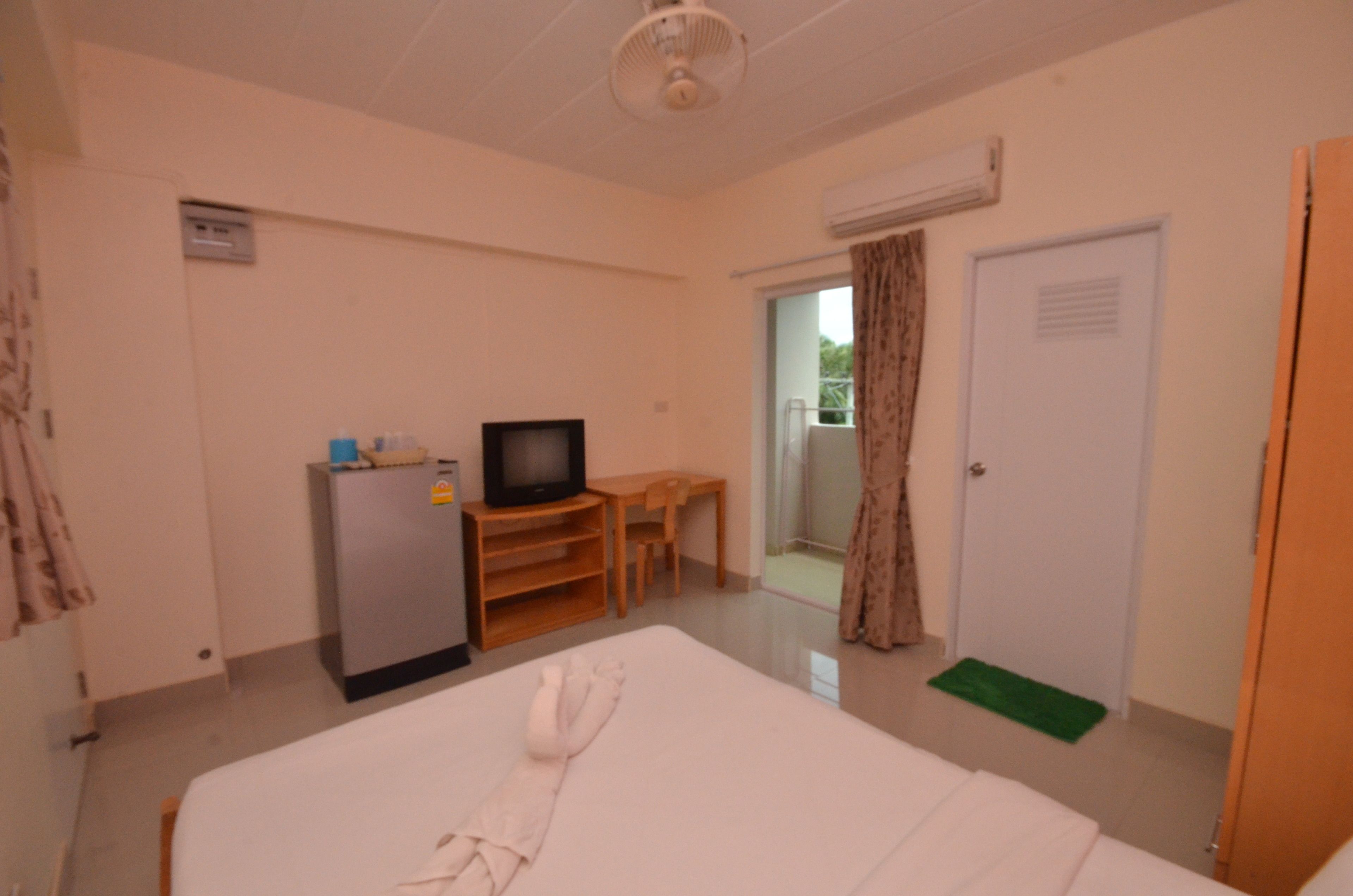 standard double room | rollaway beds, free wifi, bed sheets