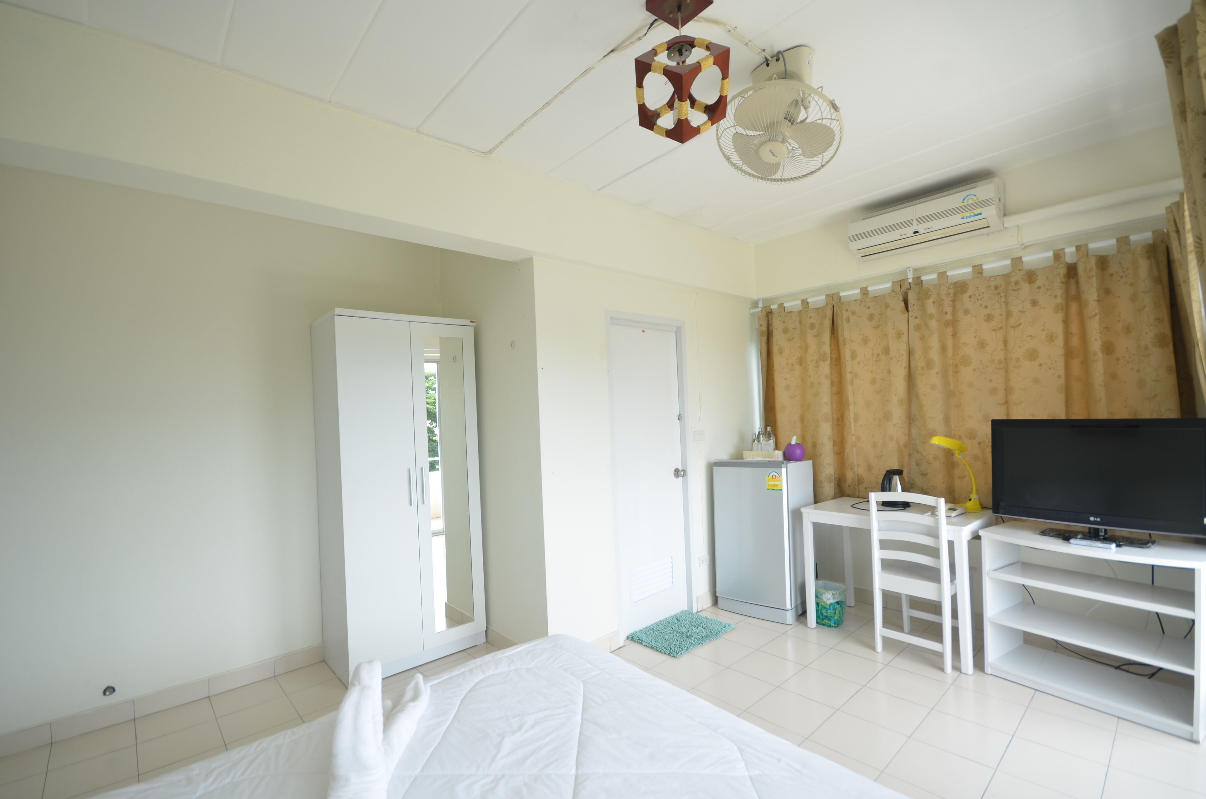 deluxe room, 1 double bed | room amenity