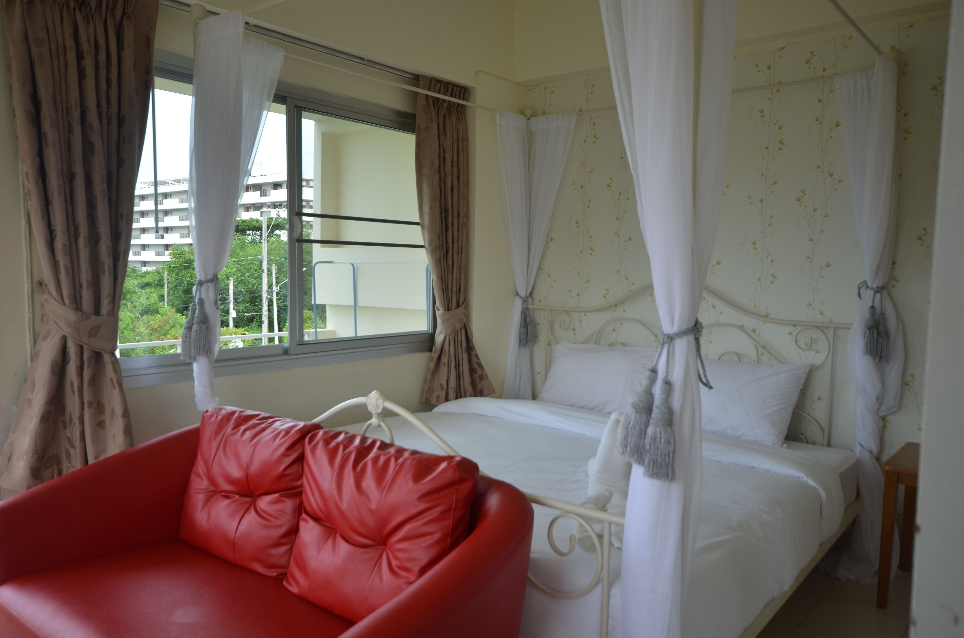 deluxe room, 1 double bed | rollaway beds, free wifi, bed sheets
