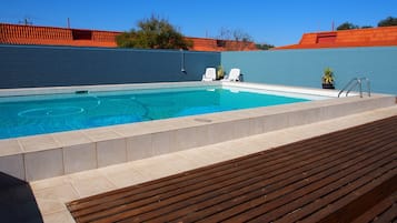 Outdoor pool, sun loungers