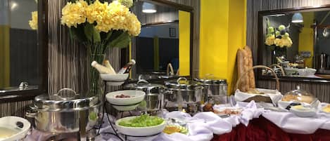 Breakfast (PHP 300 per person)