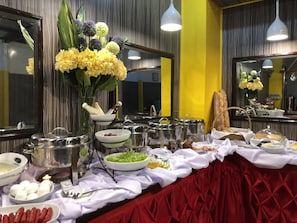 Frokost (PHP 300 per person)