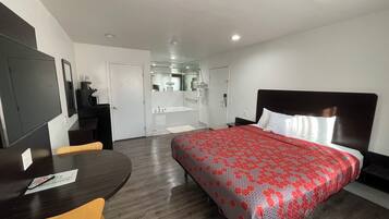 Chuveiro/banheira combinados, secador de cabelo, toalhas de banho