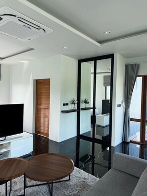 Zimmersafe, Schreibtisch, kostenlose Babybetten, kostenloses WLAN