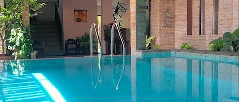 Una piscina cubierta