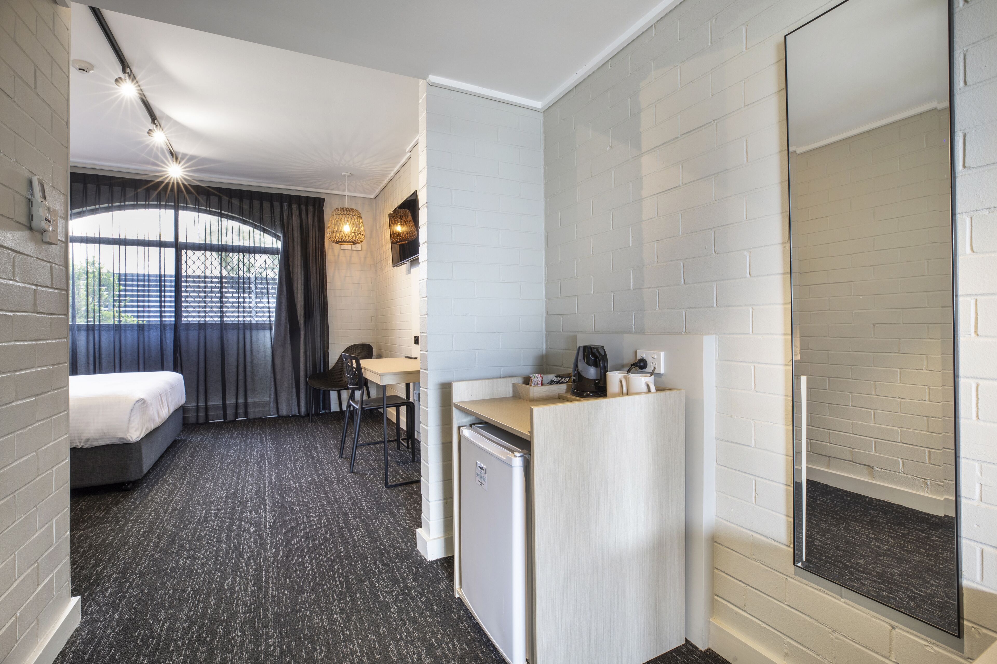 studio queen | iron/ironing board, free wifi, bed sheets