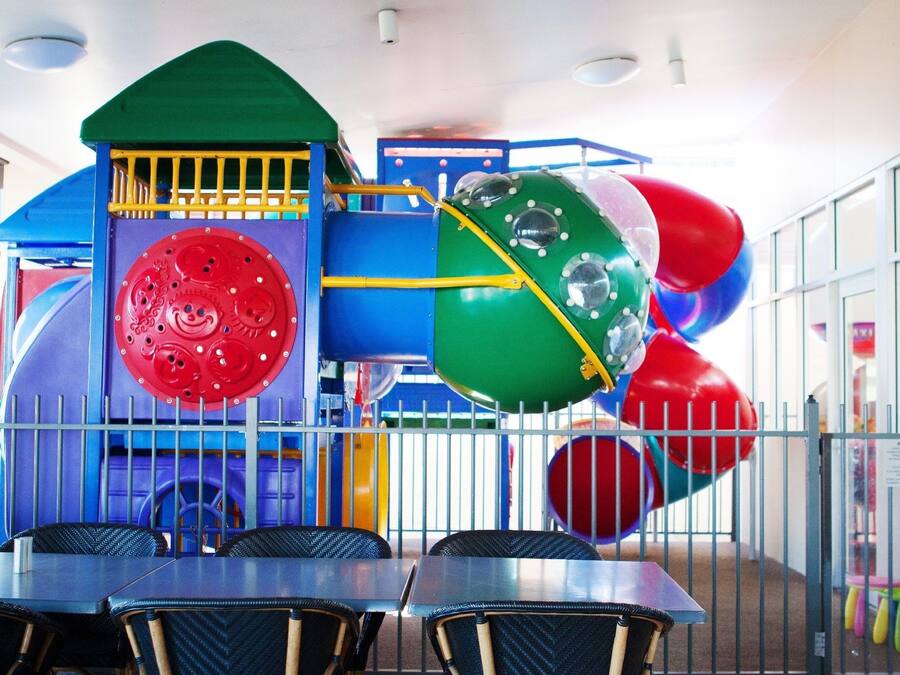 Tempat bermain anak – indoor