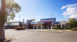 A hotel with a sign for 'Springwood' and 'The Springwood Hotel'. - Nightcap at Springwood Hotel (Springwood)