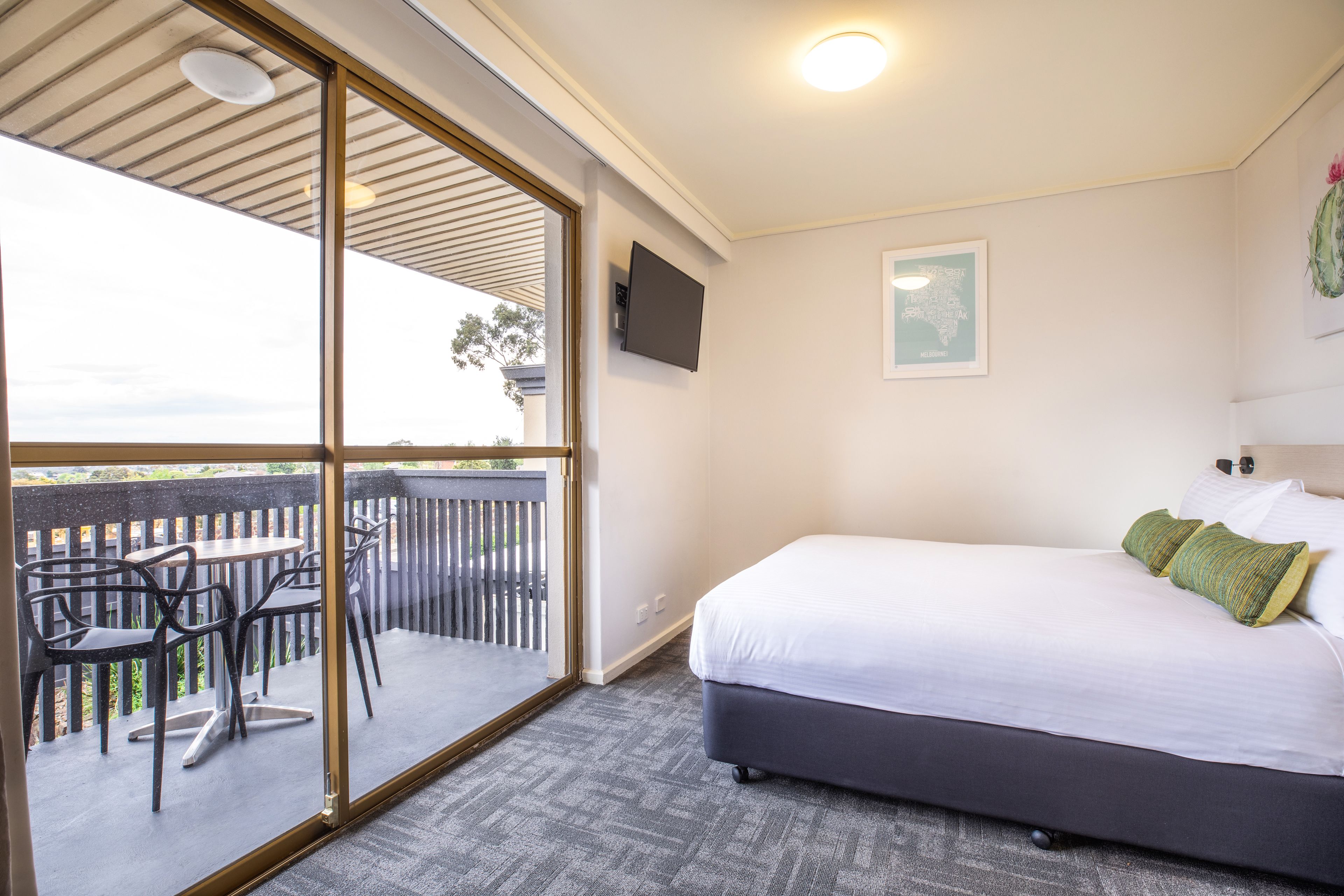 studio family  | desk, iron/ironing board, free wifi, bed sheets