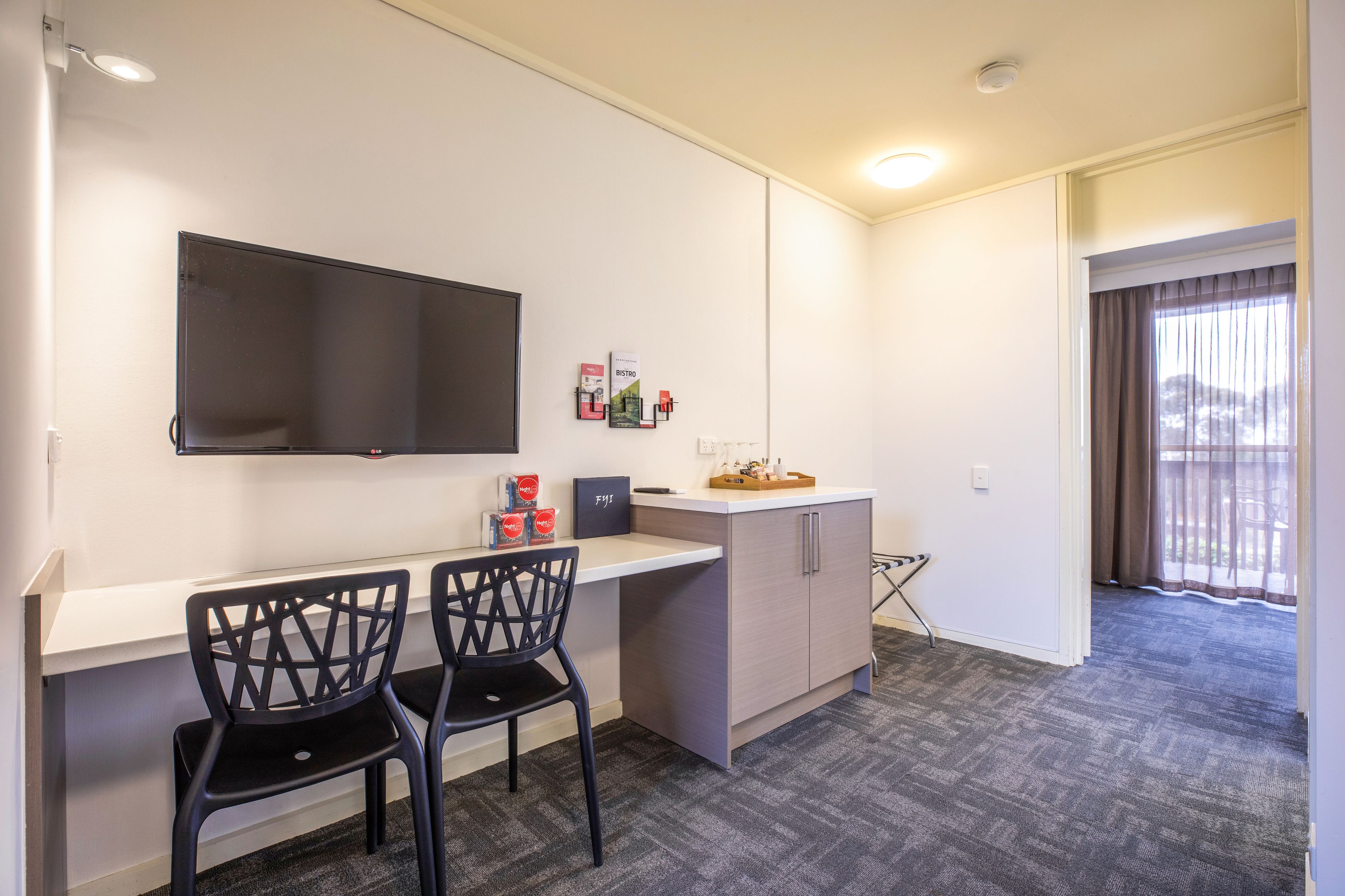 studio family  | desk, iron/ironing board, free wifi, bed sheets