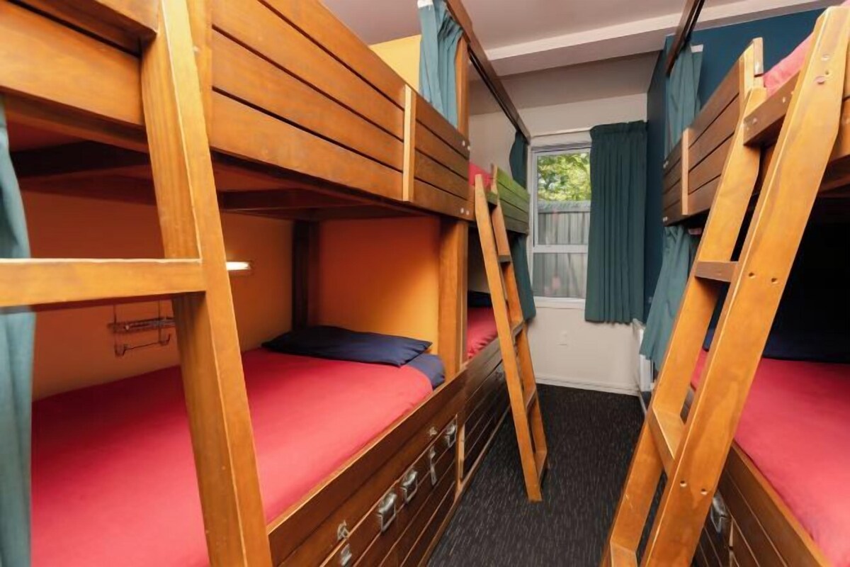 Premium bedding, WiFi (free), individually furnished, bed sheets