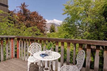 Apartment | 1 bedroom, premium bedding, individually furnished, iron/ironing board