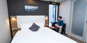 Comfort Tek Büyük Yataklı Oda, Sigara İçilmez (For 2 people) | Odada kasa, masa, güneşlik/perde, ücretsiz kablosuz İnternet