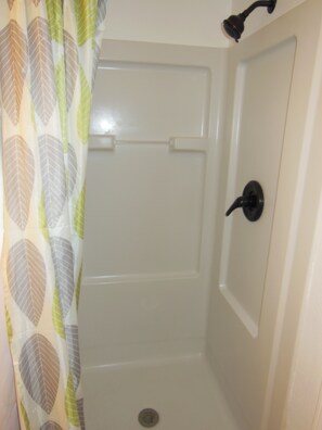 Bathroom shower - Desert Trails Luxury Suites (Hobbs)