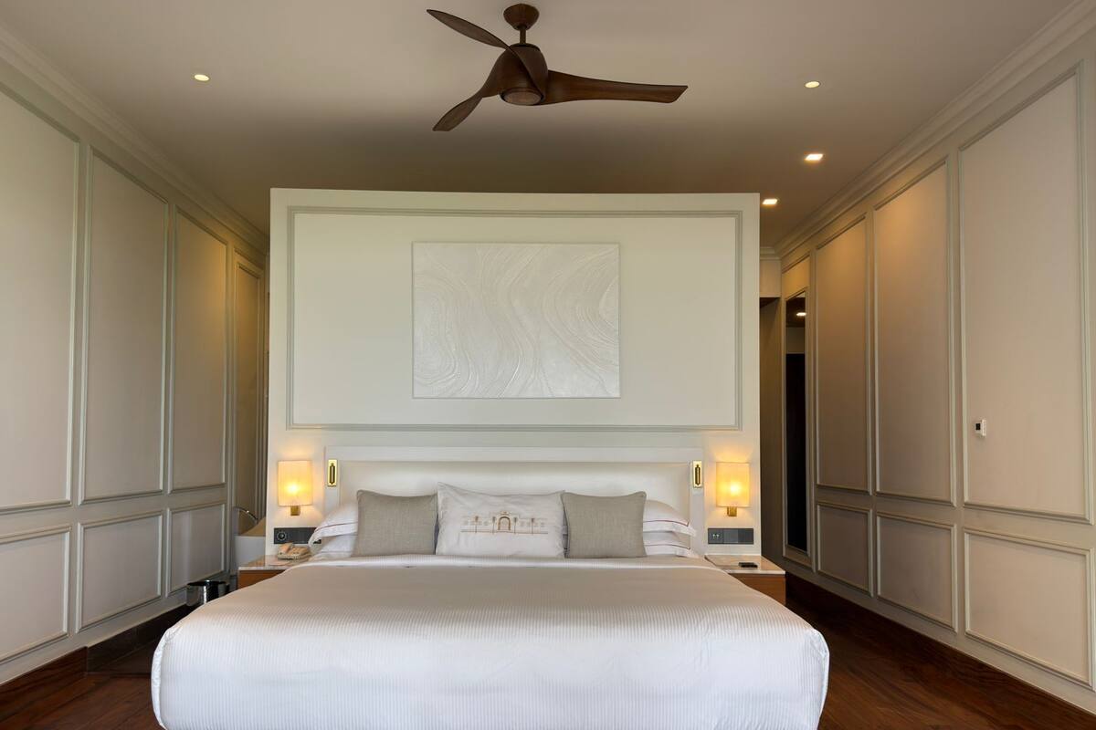 Frette Italian sheets, premium bedding, in-room safe, desk