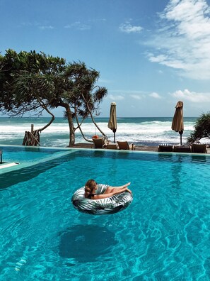 Indoor pool, outdoor pool, pool umbrellas, sun loungers - The Fortress Resort & Spa Galle (Koggala)