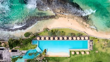 Accommodatie ligt op het strand, wit zand