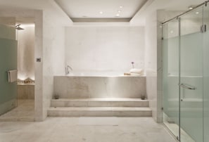 Fortress Residence Suite with Plunge Pool | Bathroom | Designer toiletries, hair dryer, bathrobes, slippers - The Fortress Resort & Spa Galle (Koggala)
