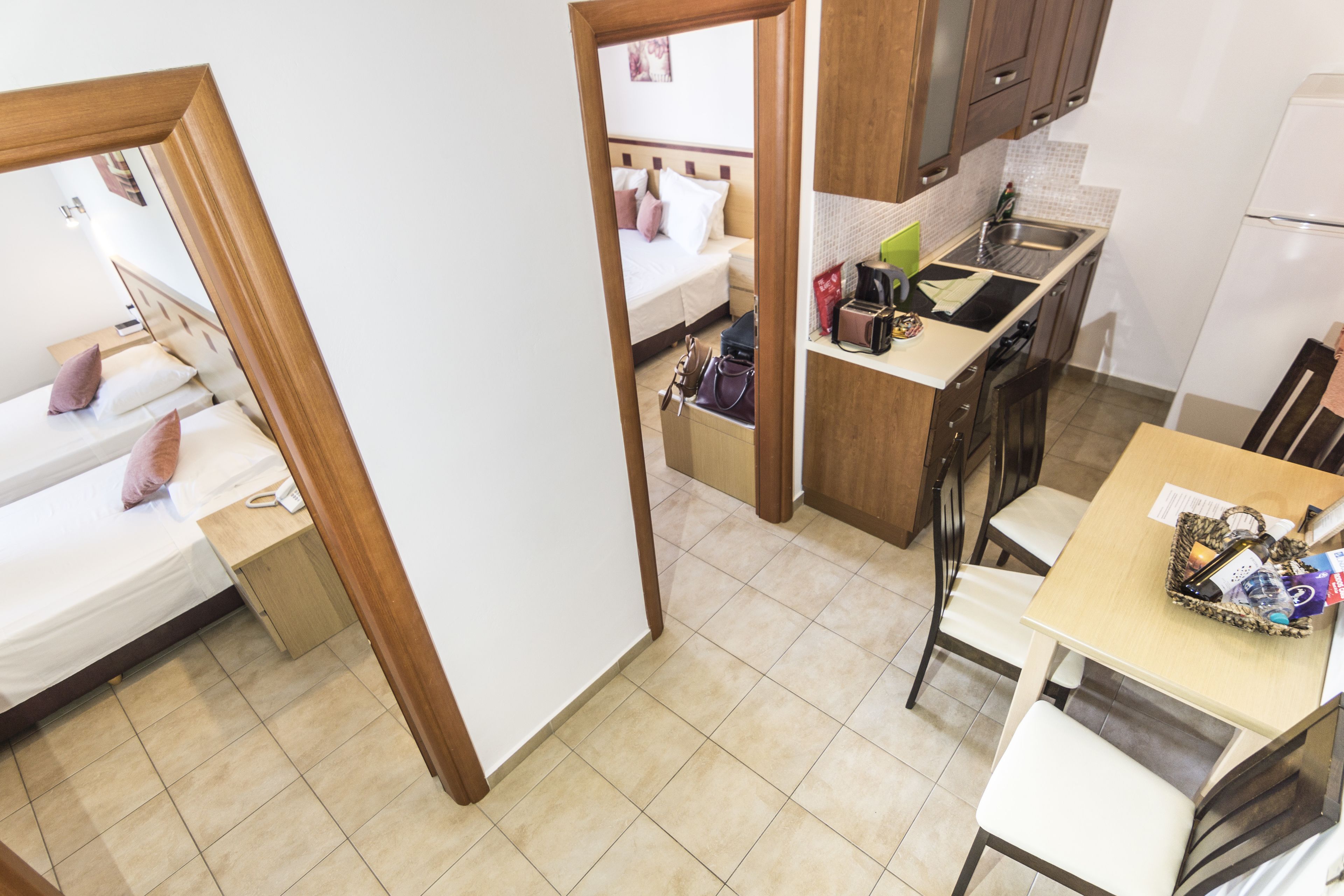 apartment, 2 bedrooms | in-room safe, desk, soundproofing, iron/ironing board