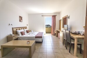 Caja de seguridad en la habitación y escritorio 