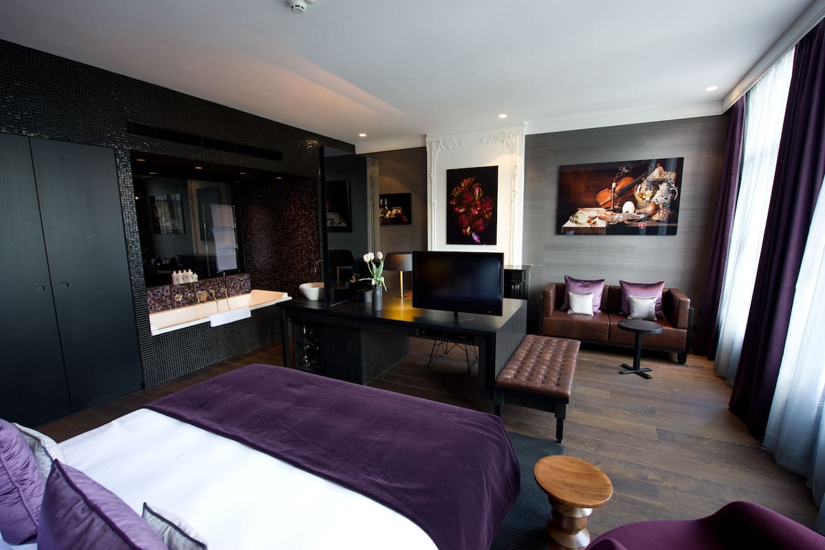 Executive Double Room, Canal View | 1 bedroom, minibar, in-room safe, desk