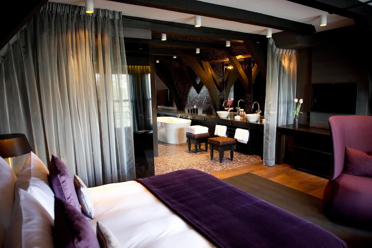 Suite | 1 bedroom, minibar, in-room safe, desk