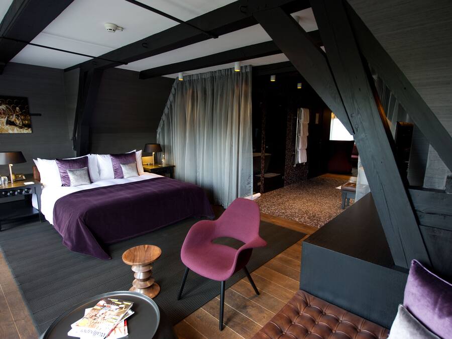 Signature Suite | Egyptian cotton sheets, premium bedding, pillowtop beds, minibar