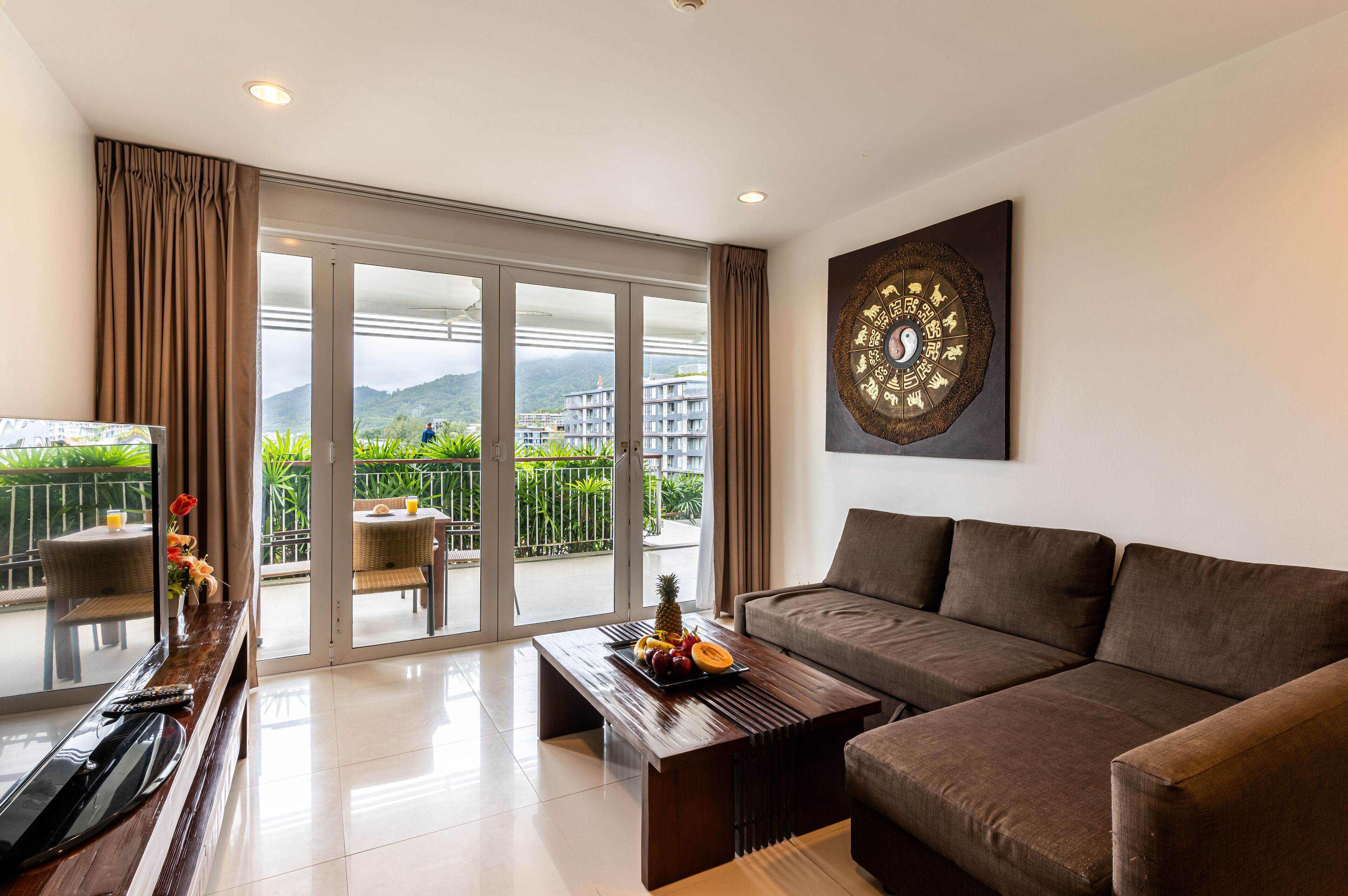 Caja de seguridad en la habitación y decoración personalizada 