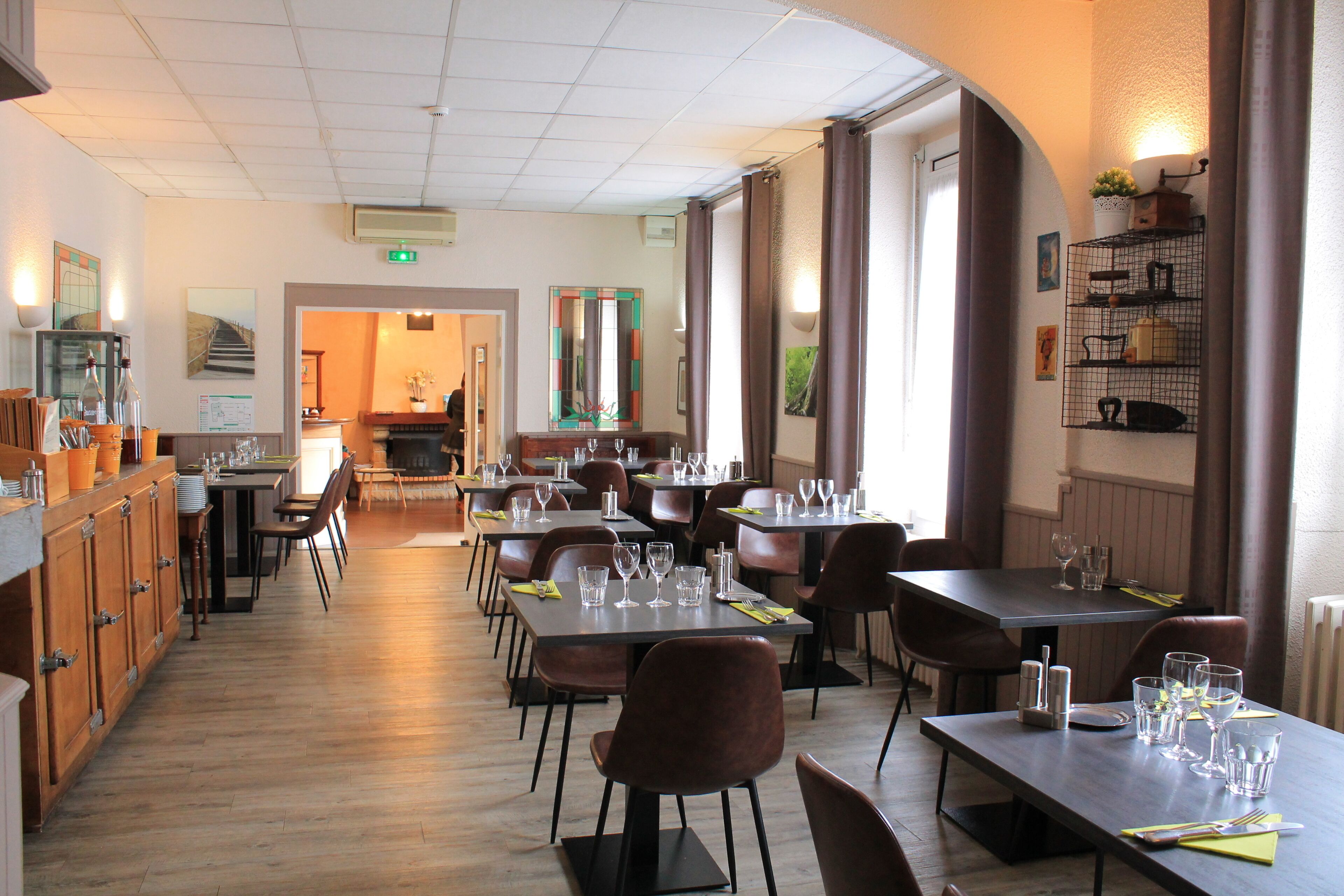 breakfast, lunch and dinner served