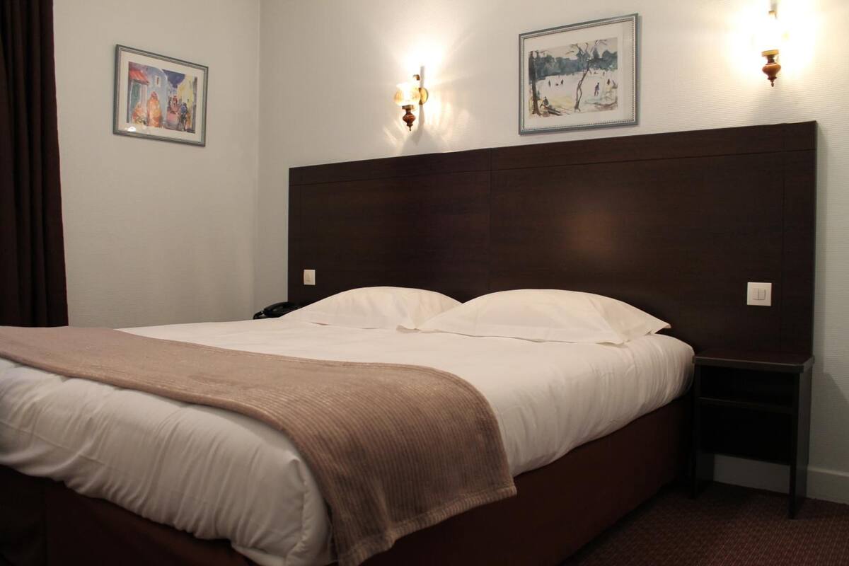 in-room safe, desk, rollaway beds, free wifi