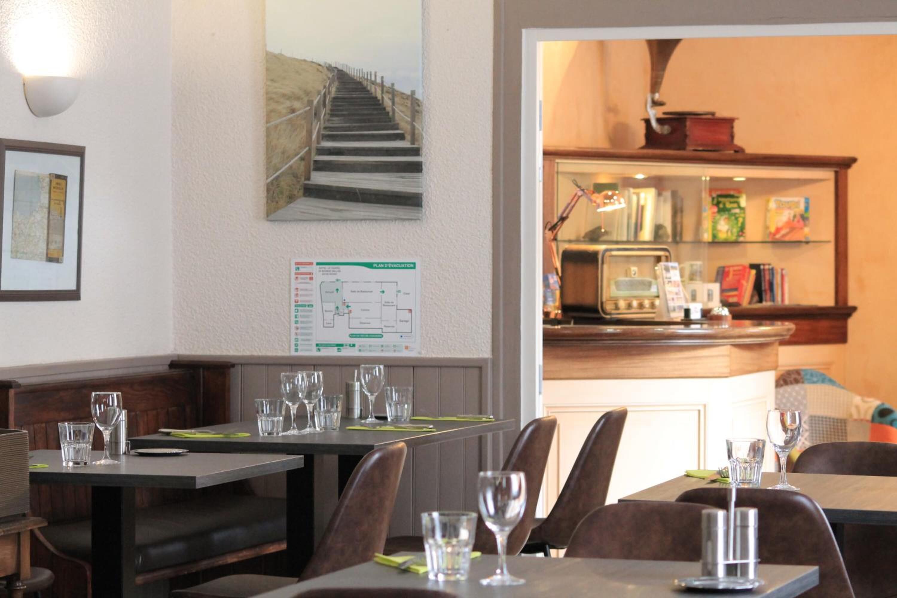 breakfast, lunch and dinner served