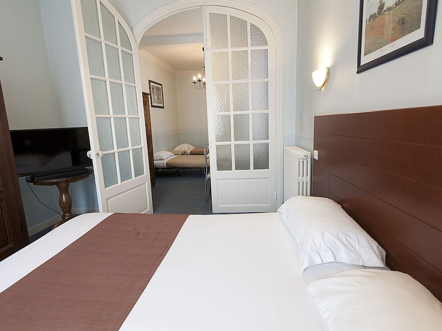 Quarto quádruplo família | Cofres nos quartos, escrivaninha, camas extras/dobráveis (sobretaxa)