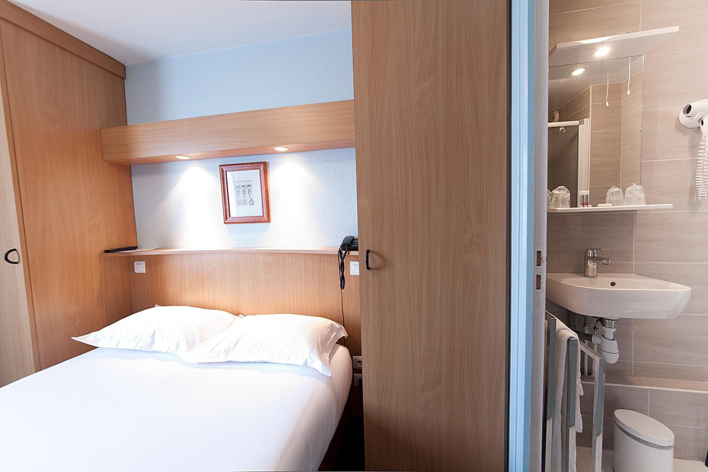 in-room safe, desk, rollaway beds, free wifi