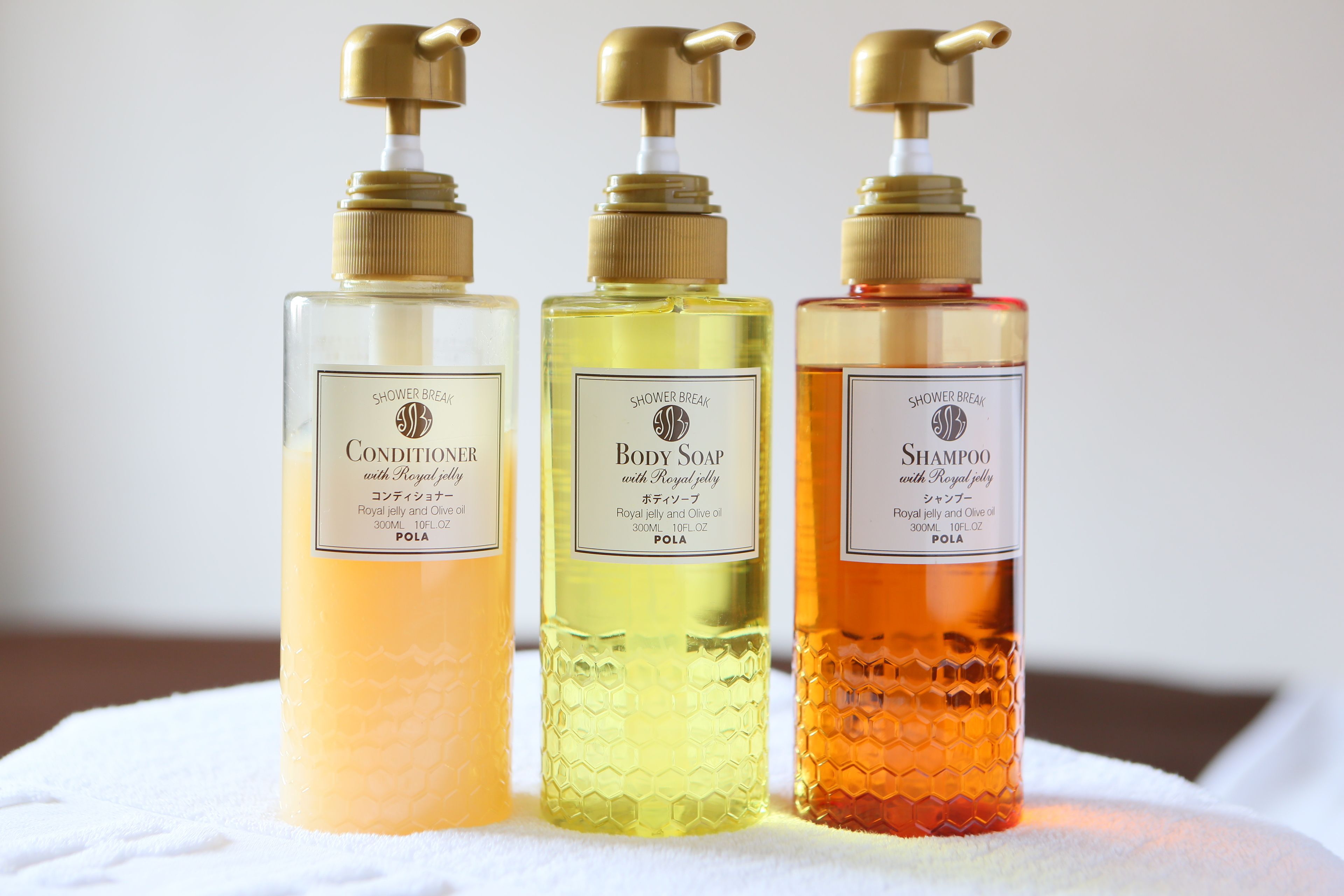 combined shower/bathtub, free toiletries, hair dryer, bathrobes