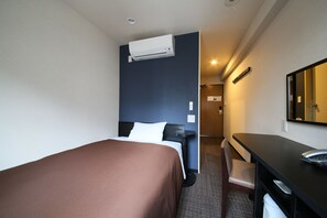 Chambre Simple, 1 grand lit 1 place, fumeur (Room Size 12m² / Bed Size 120cm)