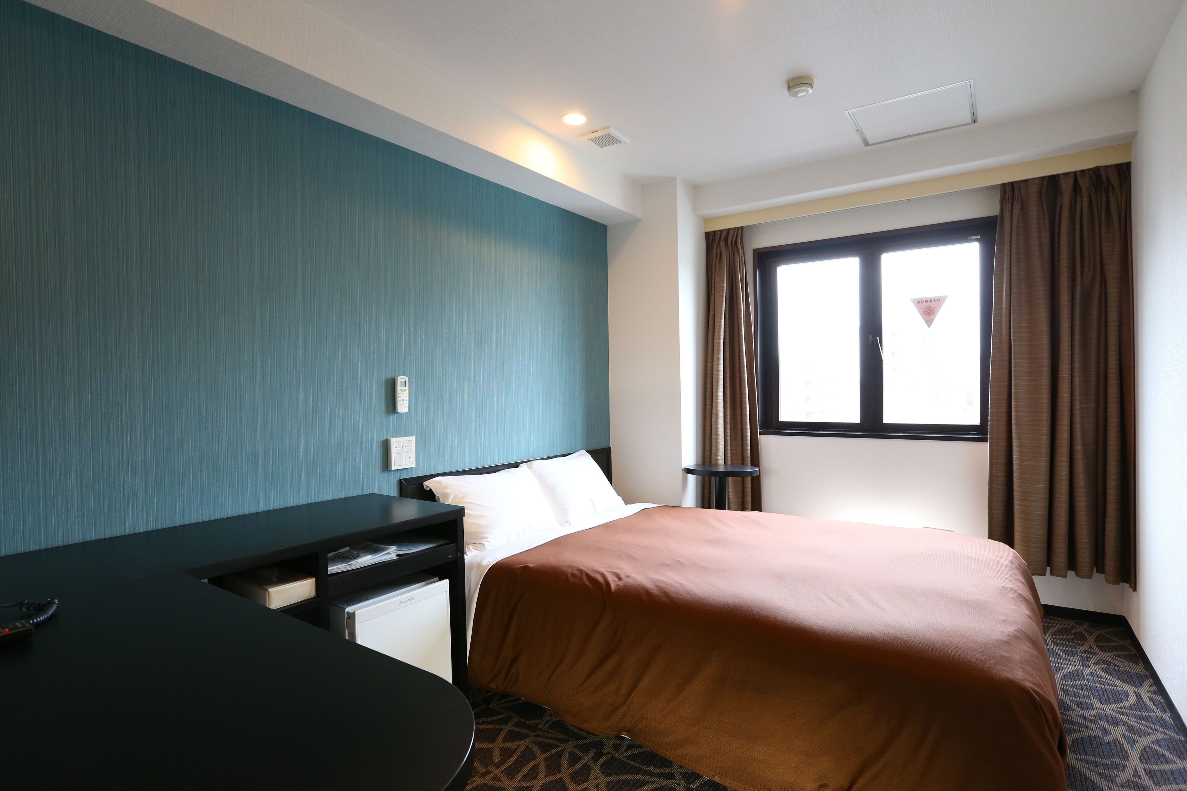 premium double room, 1 double bed, non smoking (room size 15m² / bed size 140cm) | 1 bedroom, desk, iron/ironing board, free wifi
