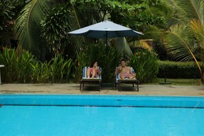 Outdoor pool - Lagoon Paradise Beach Resort (Tangalle)